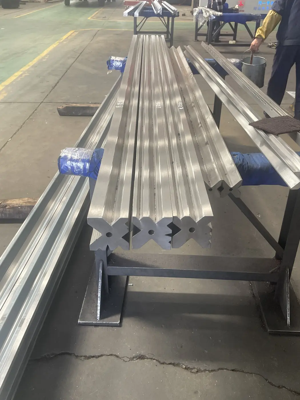 Standard Dies standard press brake tooling