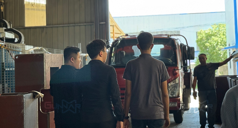 Indian Customer Visits Gunnarpress Factory-2